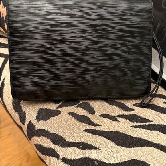 Louis Vuitton Pochette Sellier Dragonne Black Epi Wristlet Clutch - Picture 2 of 10